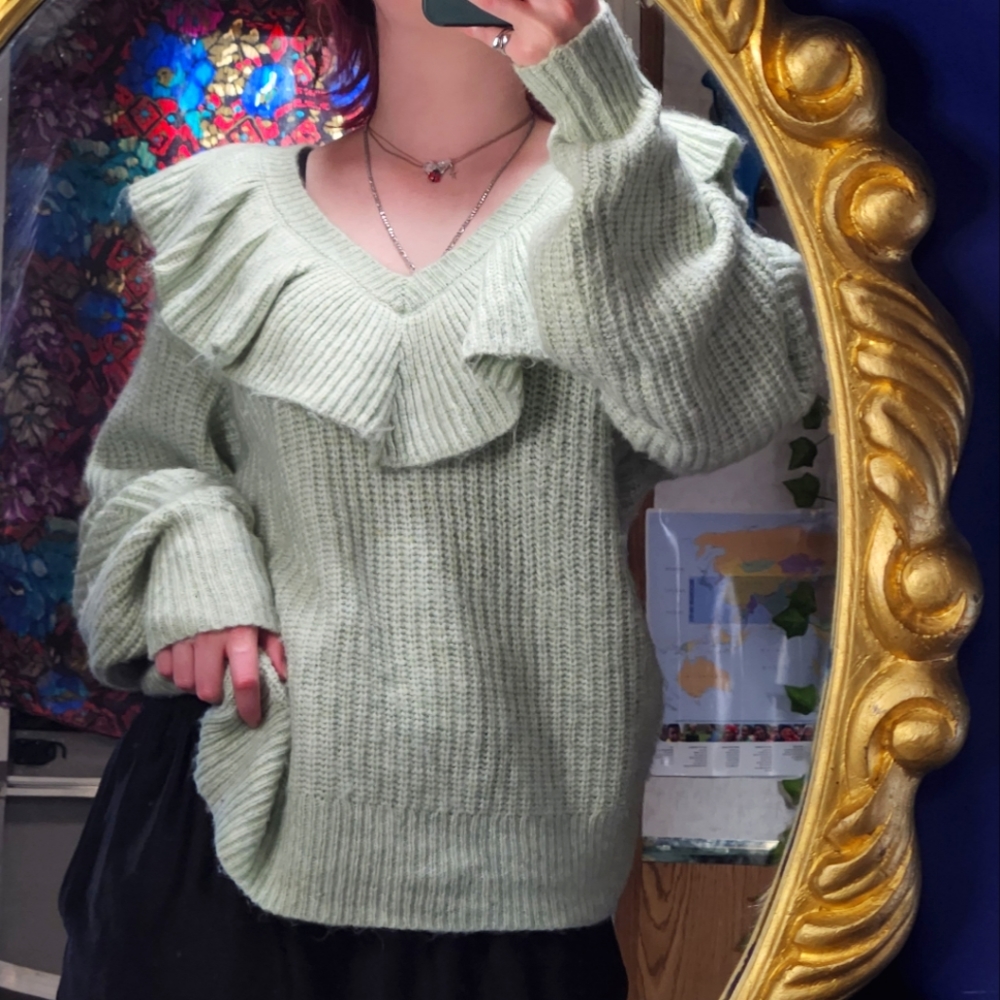 RUFFLE SWEATER